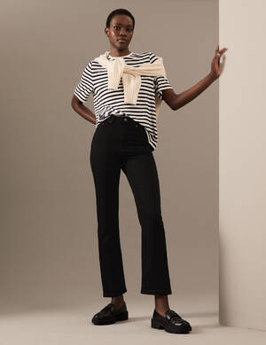 marksandspencer_SS23_DENIM_T50_7155T_luxusni dziny ke kotnikum s rovnymi nohavicemi_cerna_1899Kc.jpg
